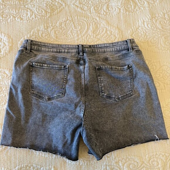 NWOT plus grey wash cutoff jean shorts women's size 20 - Picture 2 of 7